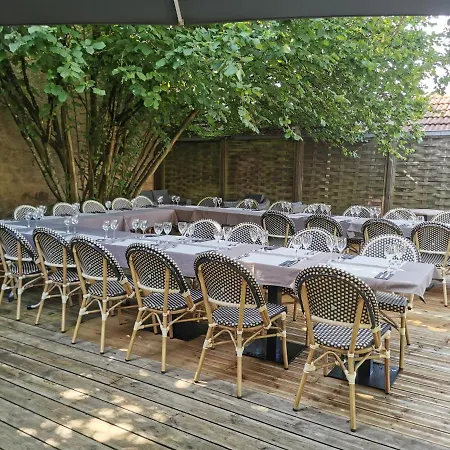 Le P'tit Bouchon Hotel 2*