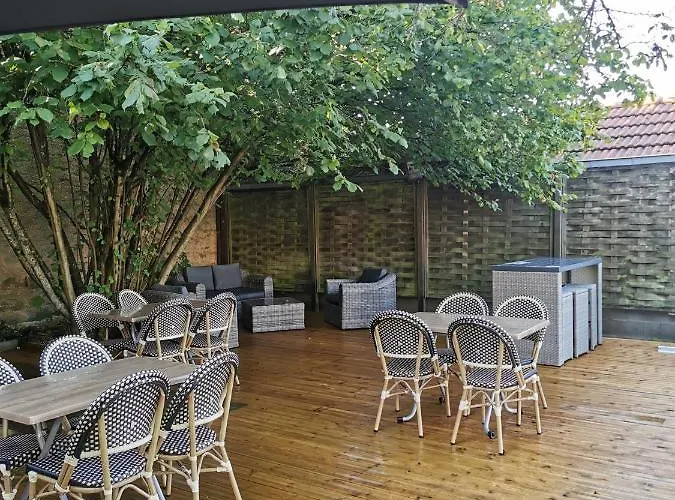 Le P'tit Bouchon Hotel 2*